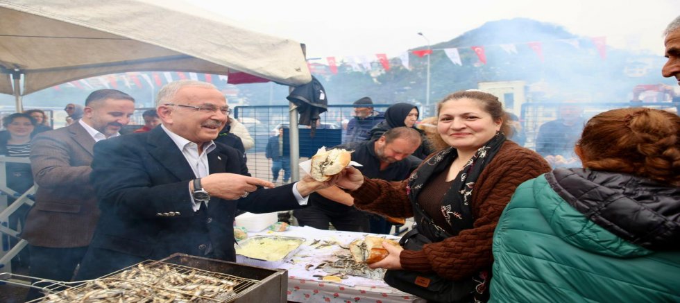 SAKİN ŞEHİR BUGÜN HAMSİ FESTİVALİ İLE COŞTU