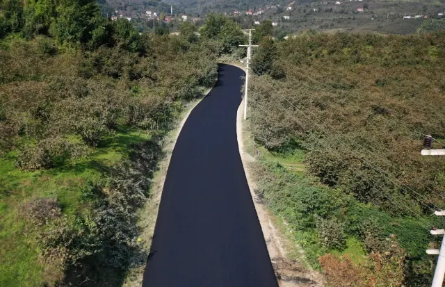 İKİZCE DÜZPELİT MAHALLESİ’NE SICAK ASFALT