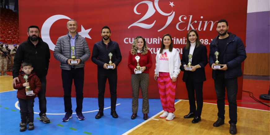 29 EKİM CUMHURİYET KUPASI VETERAN TENİS TURNUVASI SONA ERDİ