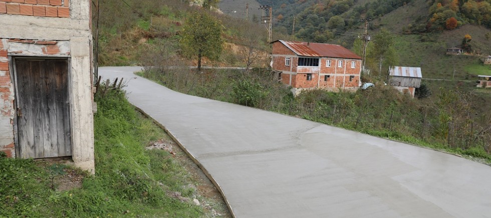 39 YIL ÖNCE AÇILAN GÜZERGÂHTA BETON YOL SEVİNCİ