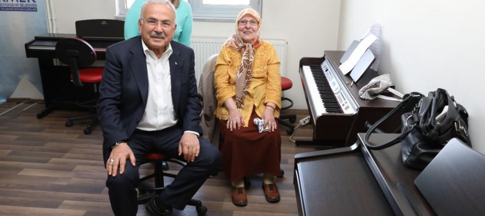 86 YAŞINDA ÇOCUKLUK HAYALİNİ GERÇEKLEŞTİRDİ 