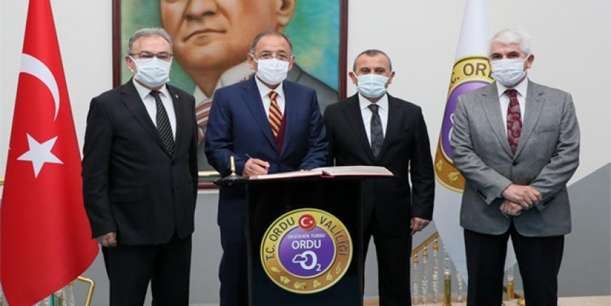 AK PARTİ GENEL BAŞKAN YARDIMCISI ÖZHASEKİ, VALİ SONEL’E NEZAKET ZİYARETİNDE BULUNDU