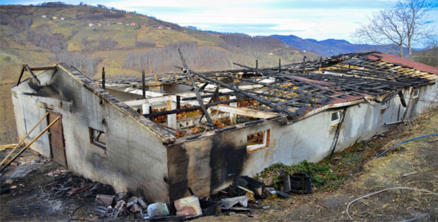 AKKUŞ’TA YANGINI: 400 TAVUK TELEF OLDU