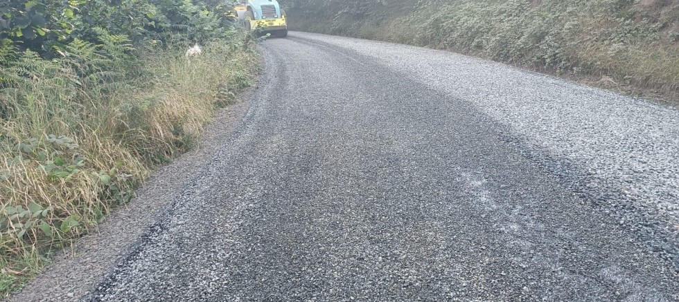 AKKUŞ’TAN SAMSUN’A BAĞLANTI SAĞLAYAN YOLDA ASFALT ÇALIŞMASI BAŞLATILDI