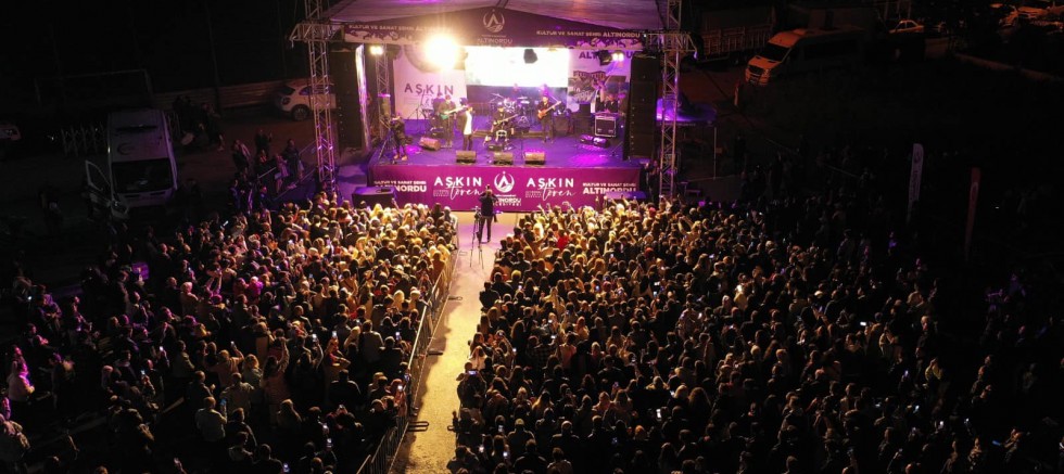 ALTINORDU BELEDİYESİ MUHTEŞEM BİR KONSERLE YAZA MERHABA DEDİ