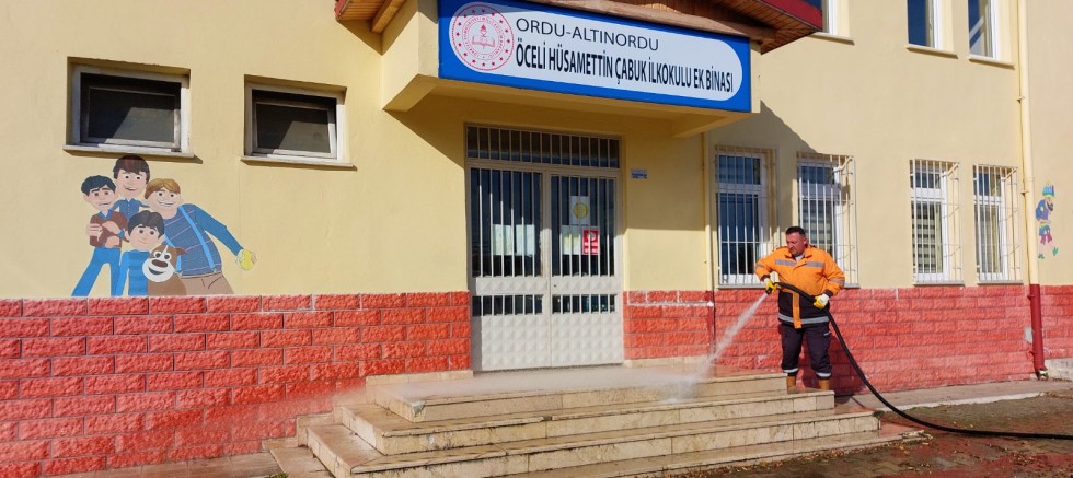 ALTINORDU BELEDİYESİNDEN OKULLARDA HİJYEN SEFERBERLİĞİ