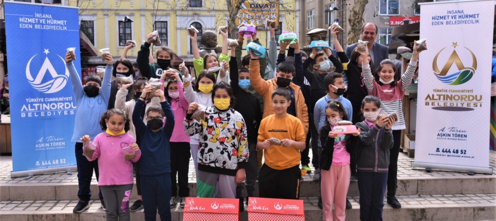 ALTINORDU BELEDİYESİNDEN SOKAK HAYVANLARI İÇİN FARKINDALIK ETKİNLİĞİ
