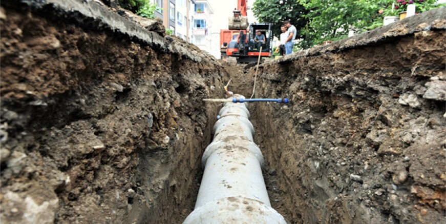ALTINORDU BELEDİYESİNİN ALTYAPI SEFERBERLİĞİ DEVAM EDİYOR