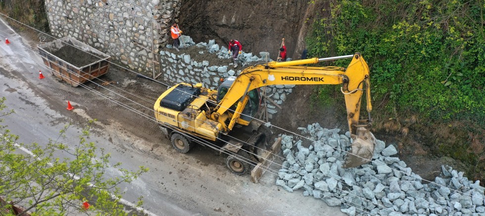 ALTINORDU’DA GÜVENLİ YOL İNŞASI SÜRÜYOR