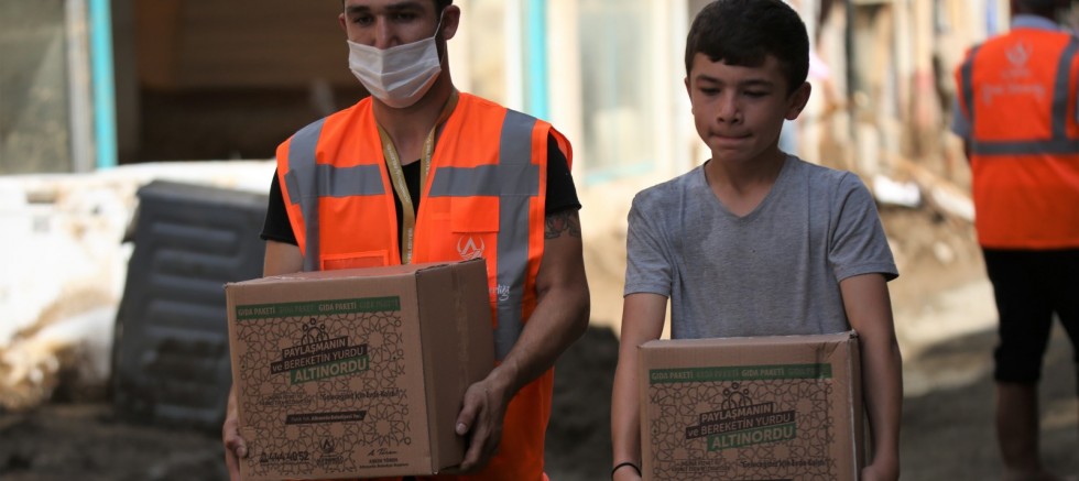ALTINORDU’DAN DERELİ’YE KARDEŞLİK ELİ