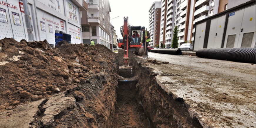 ALTYAPI İÇİN YOĞUN MESAİ SÜRÜYOR