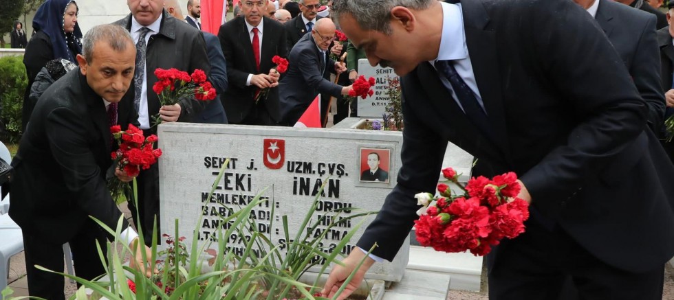 AREFE GÜNÜNDE ŞEHİTLERİMİZ DUALARLA ANILDI