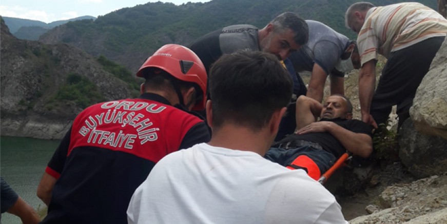 BARAJA DÜŞEN VATANDAŞI ORDU İTFAİYESİ KURTARDI 
