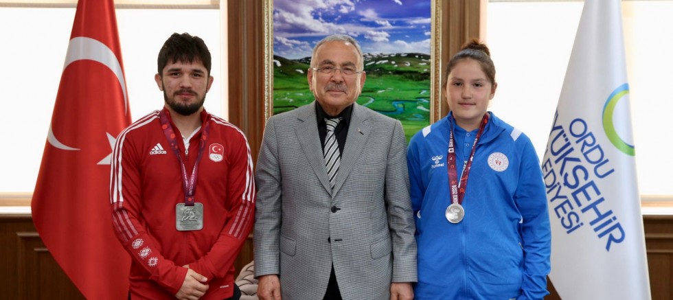 BAŞARILI SPORCULARDAN BAŞKAN GÜLER’E ZİYARET