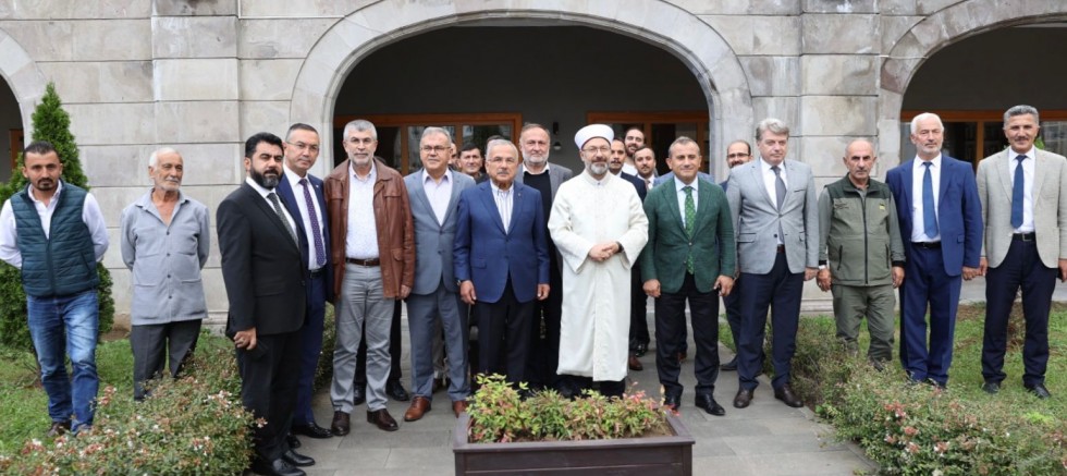 BAŞKAN ERBAŞ, “KÜTÜPHANE ÇALIŞMALARINI OLUMLU BULUYORUM”