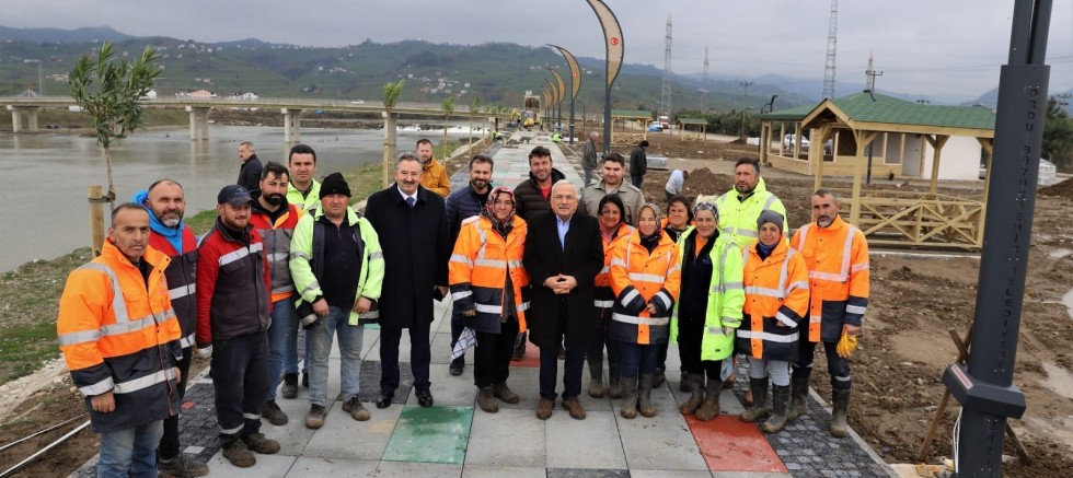 BAŞKAN GÜLER, AYAĞININ TOZUYLA SAHADA 