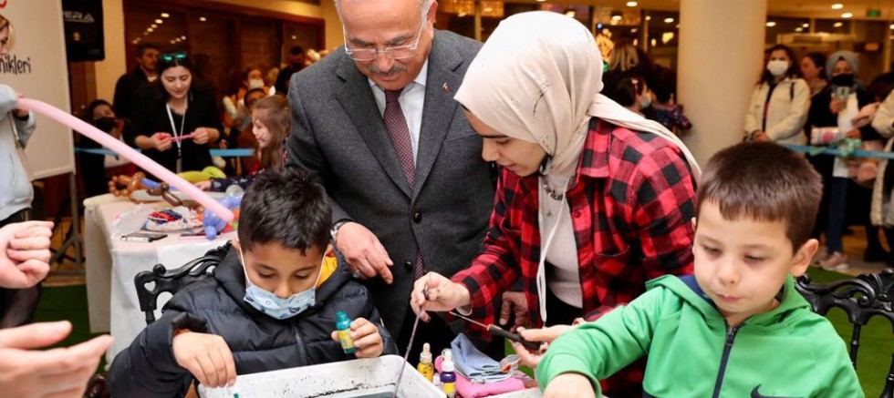 BAŞKAN GÜLER ÇOCUKLARIN ARASINA KARIŞTI