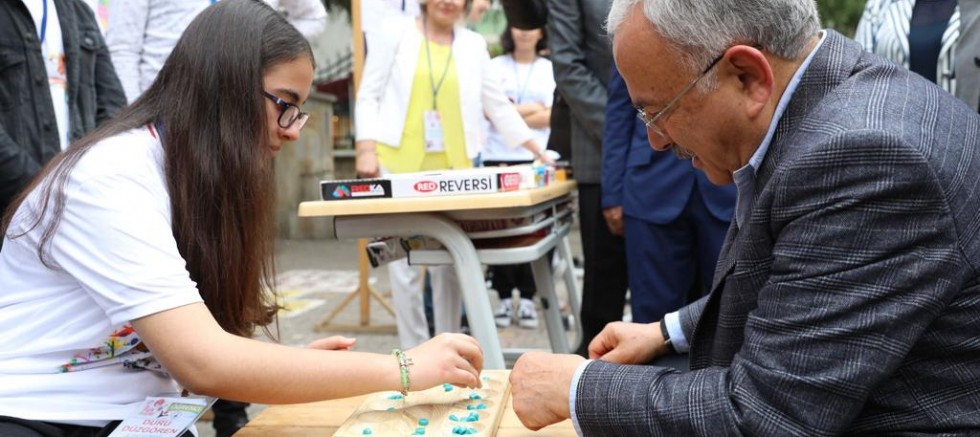 BAŞKAN GÜLER, MİNİK KÂŞİFLERLE BULUŞTU 