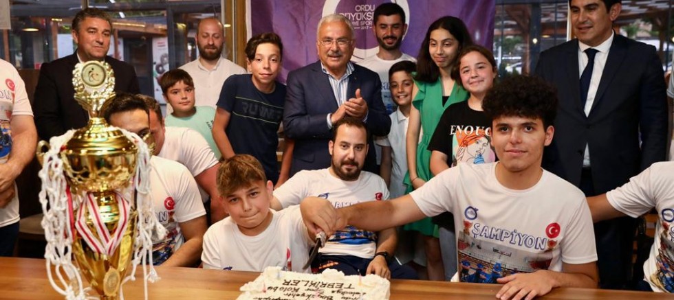 BAŞKAN GÜLER ORDU’NUN YILDIZLARI İLE BİR ARAYA GELDİ