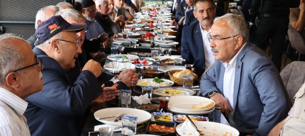 BAŞKAN GÜLER ŞEHİT YAKINLARI VE GAZİLERLE BİR ARAYA GELDİ
