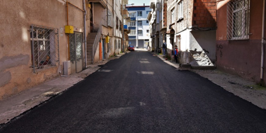 BAŞKAN TÖREN "ASIRLIK ALTYAPI VE YOLLAR YAPIYORUZ"