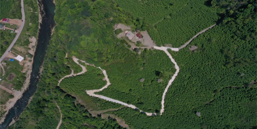 BAŞKAN TÖREN, “HEM YOLLARI HEM DE GÖNÜLLERİ YAPIYORUZ”