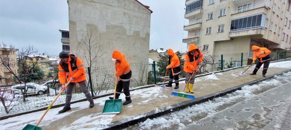 BAŞKAN TÖREN “HER KOŞULDA ŞEHRİMİZİN HİZMETİNDEYİZ” 