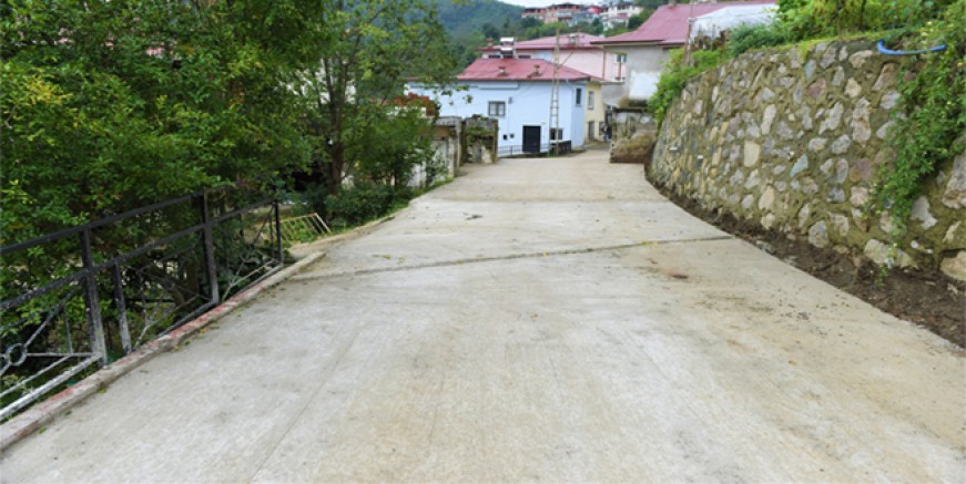 BETON YOL SEFERBERLİĞİ KALDIĞI YERDEN TÜM HIZIYLA DEVAM EDİYOR 