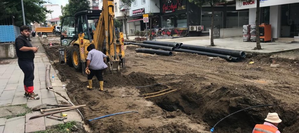 BÜYÜKŞEHİR ALTINORDU’NUN ALTYAPISINA NEŞTER ATIYOR