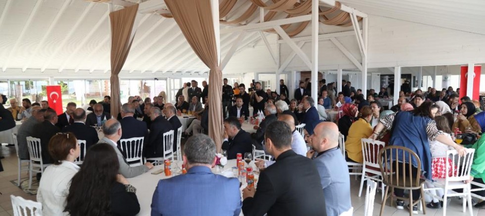 BÜYÜKŞEHİR, DEPREM MAĞDURU AİLE VE ÇOCUKLARI BAĞRINA BASTI