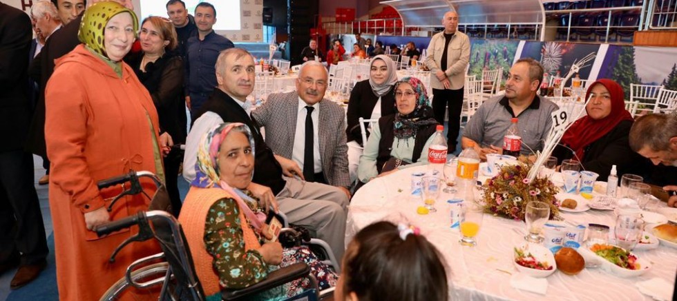 BÜYÜKŞEHİR ENGELLİ BİREYLERİN YANINDA
