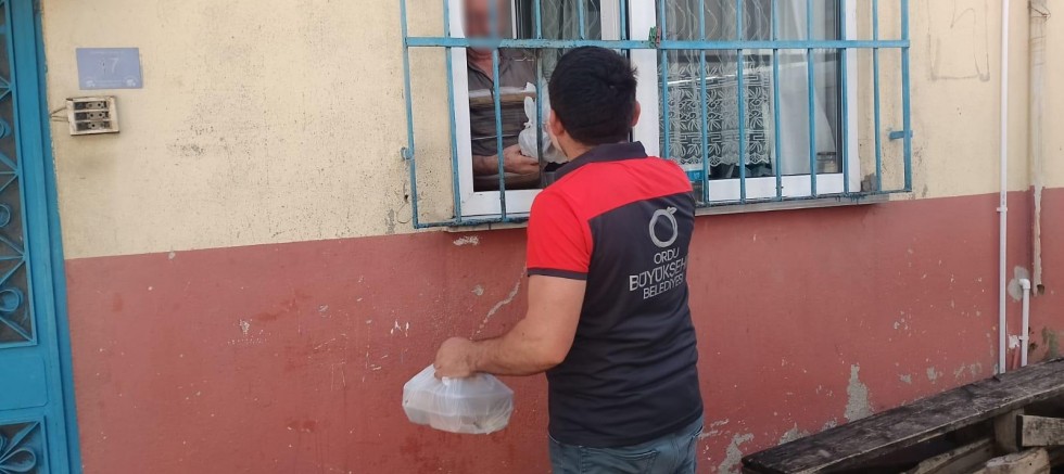 BÜYÜKŞEHİR SOFRALARI BEREKETLENDİRİYOR