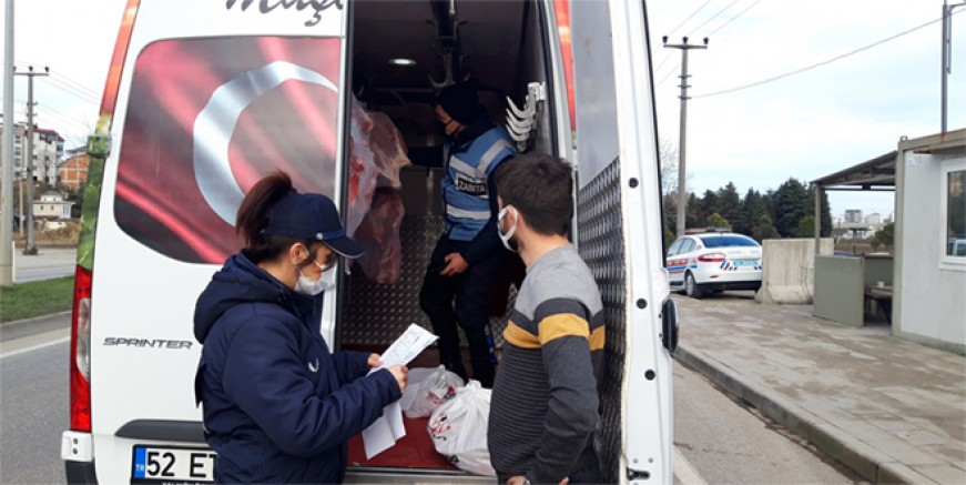 BÜYÜKŞEHİR ZABITASI 2 TON KAÇAK ETE EL KOYDU
