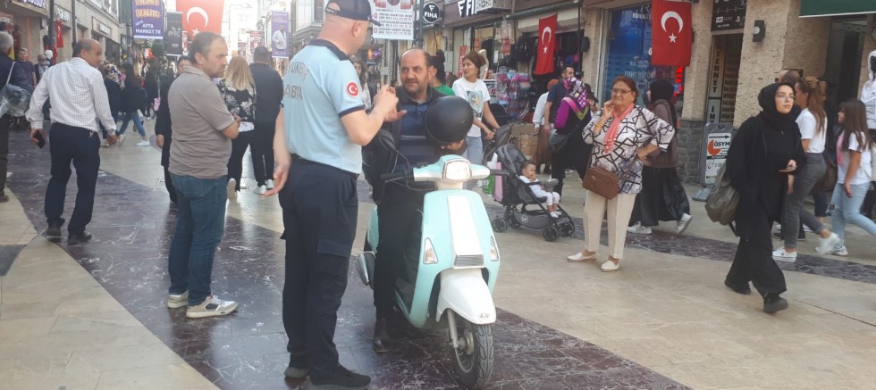 BÜYÜKŞEHİR ZABITASI’NDAN KAPALI CADDE DENETİMİ
