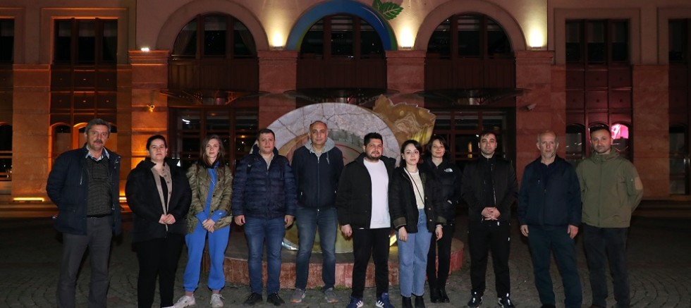 BÜYÜKŞEHİRDEN DEPREM BÖLGESİNE TEKNİK PERSONEL DESTEĞİ SÜRÜYOR