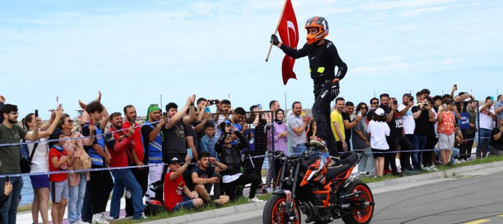 BÜYÜKŞEHİRDEN NEFES KESEN FESTİVAL