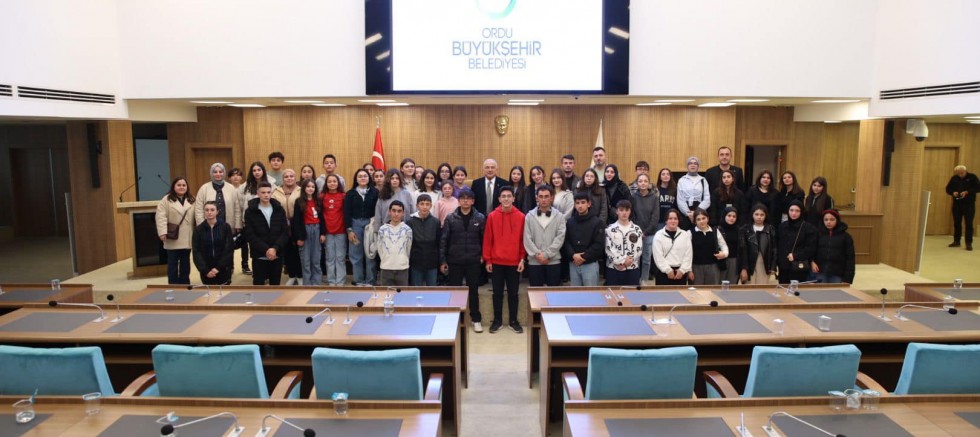 BÜYÜKŞEHİRDEN ÖĞRENCİLERE JEST