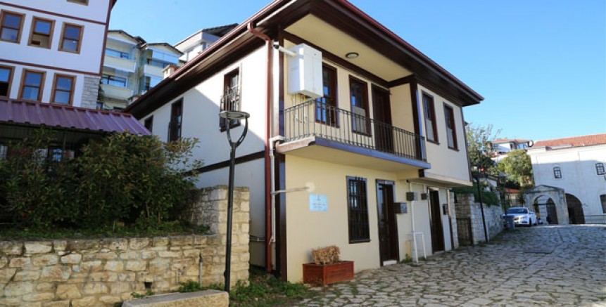 CAM KURSU KALDIĞI YERDEN DEVAM EDİYOR
