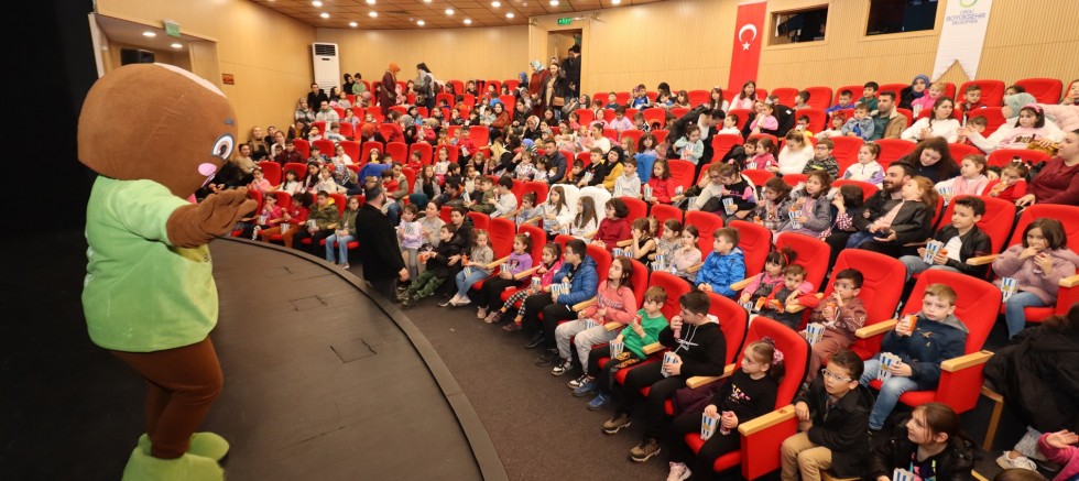 ÇOCUKLARIN SİNEMA KEYFİ BÜYÜKŞEHİRDEN