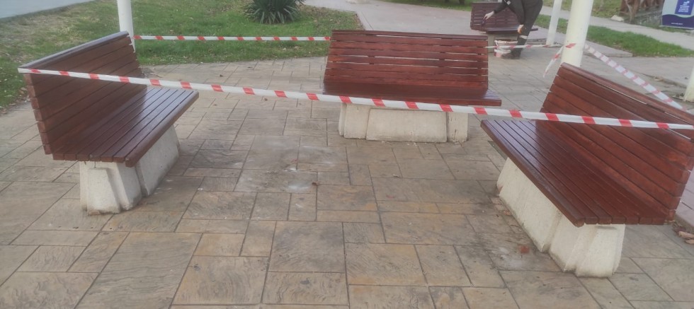 DEFORME OLMUŞ KENT MOBİLYALARI ONARILIYOR
