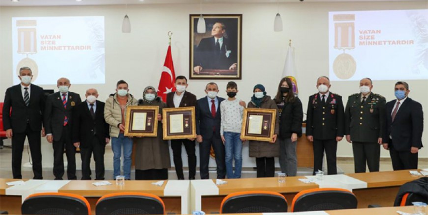 DEVLET ÖVÜNÇ MADALYASI VE BERATI TEVCİH TÖRENİ YAPILDI