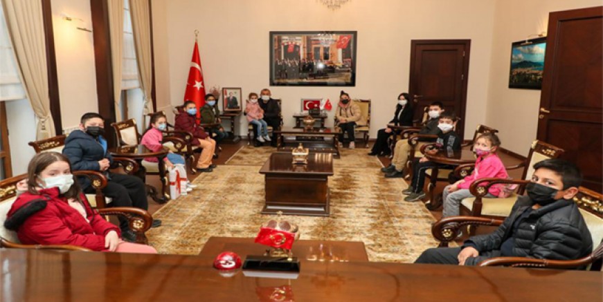 DİYABET HASTASI ÇOCUKLARIN PARMAKLARI ARTIK DELİNMEYECEK