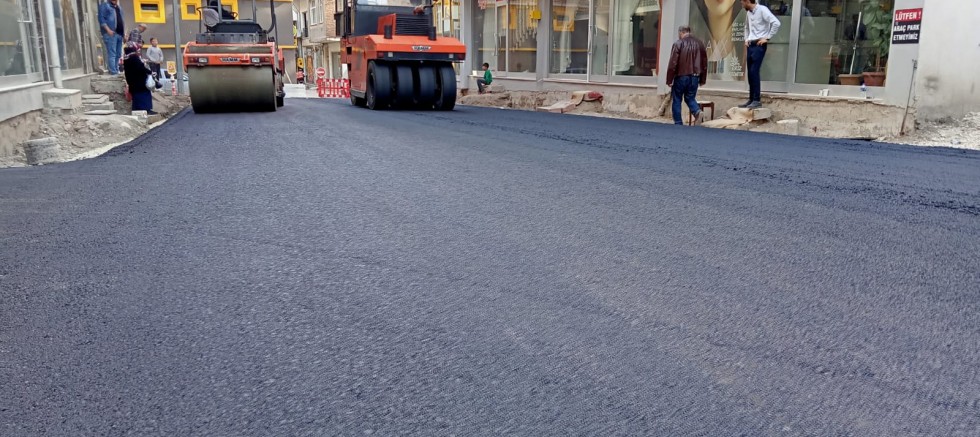 FATSA’DA SOKAKLAR SICAK ASFALT İLE BULUŞTU
