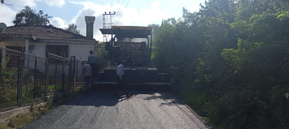 FATSA’NIN MAHALLELERİNE SICAK ASFALT