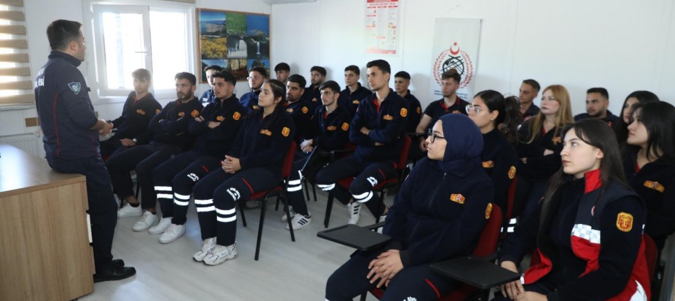 GELECEĞİN İTFAİYECİLERİNE ORDU İTFAİYESİ EĞİTİM VERİYOR 