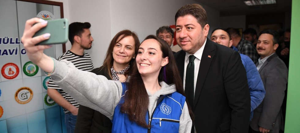 GENÇLİĞİN BAŞKANI AŞKIN TÖREN