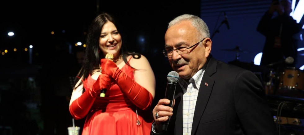 HALKIN ALANINDA COŞKULU KONSER