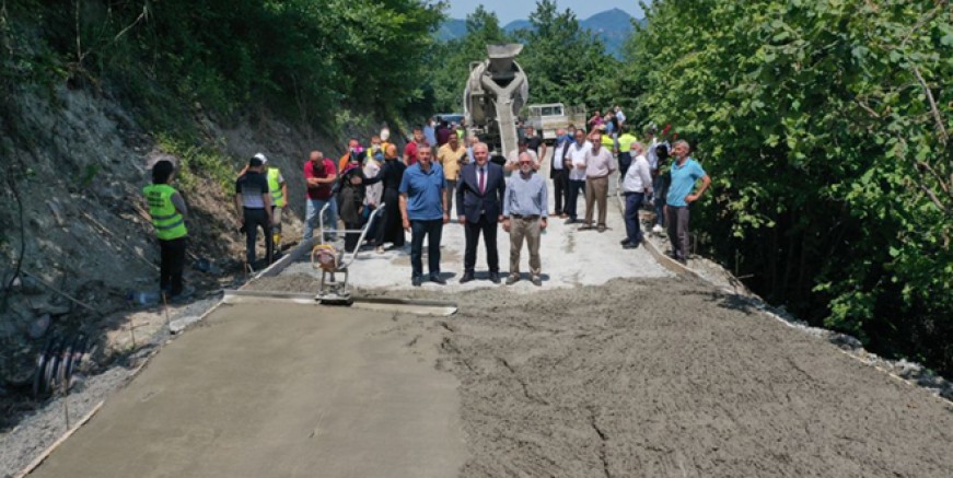 İKİZCE VE ÇAYBAŞI’NDA BETON YOL SEVİNCİ