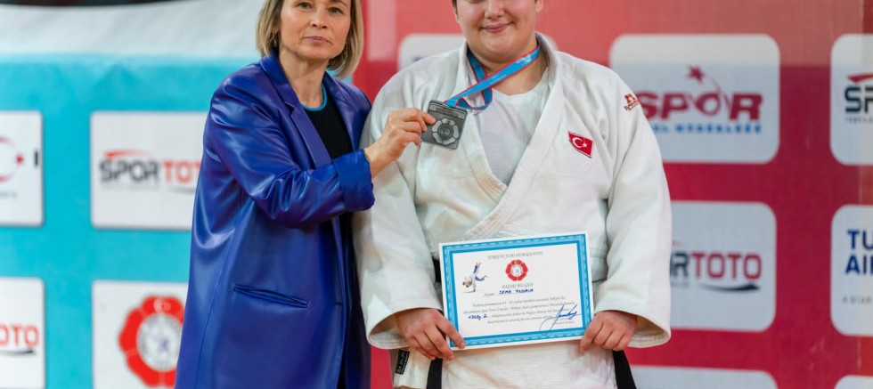 JUDO’DA GÜMÜŞ MADALYA