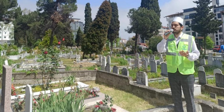 KABRİSTANLIKLARDA KUR’ANI KERİM TİLAVETİ